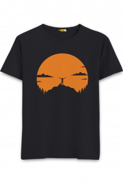  Travel Silhouette Round Neck T-shirt in Delhi
