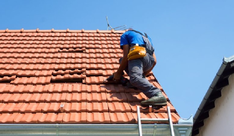Roof Repair vs. Roof Replacement 