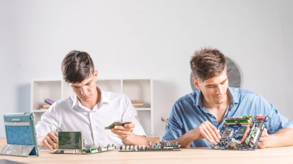 trwho.com Hardware